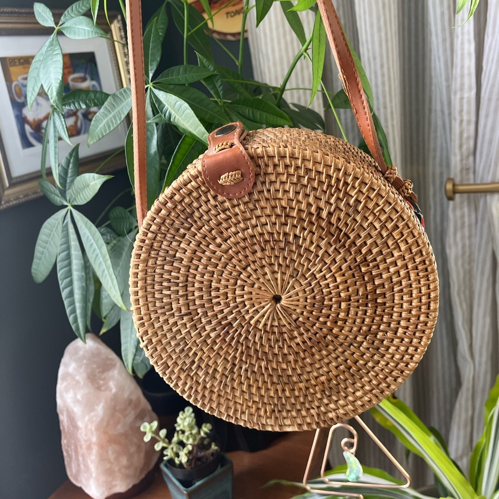 Round Woven Straw Crossbody Bag - Tan